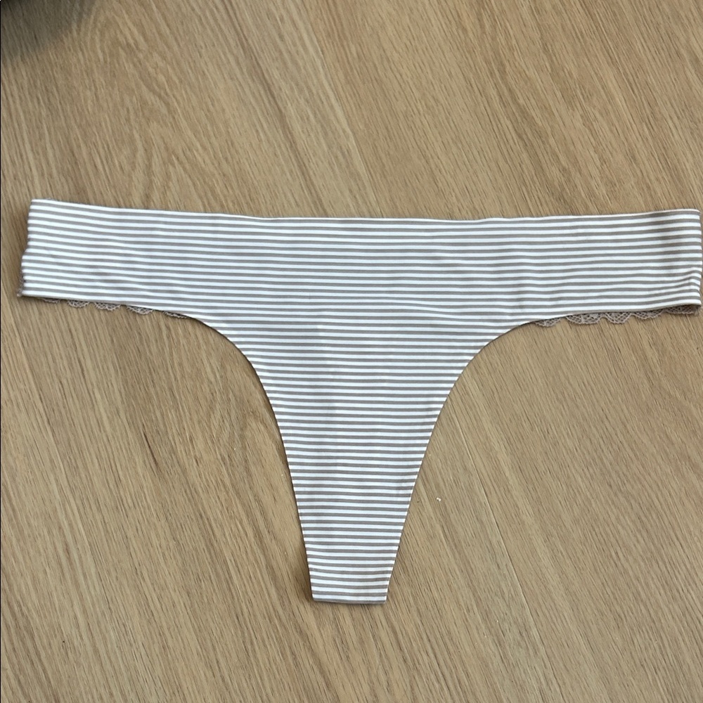 Adrienne Vittadini No Show Lace Back Thong Panty XL